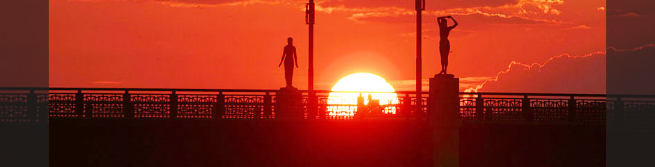 幣舞橋と夕日